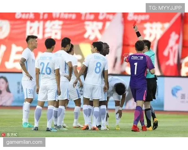 鲁莽犯规为何直接红牌？裁判如何界定“鲁莽”与“草率”